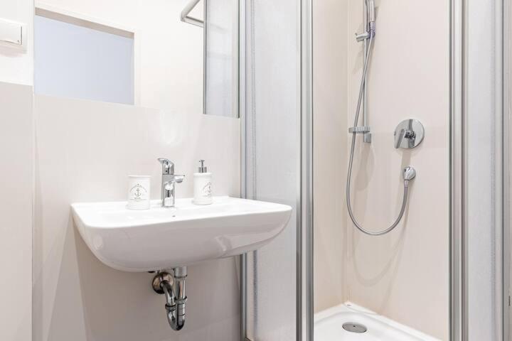 Budget Rooms West With Shared Kitchen Βιέννη Εξωτερικό φωτογραφία